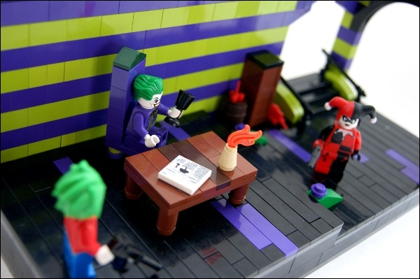 LEGO MOC - Heroes and villians - Joker and Harley's Love Nest